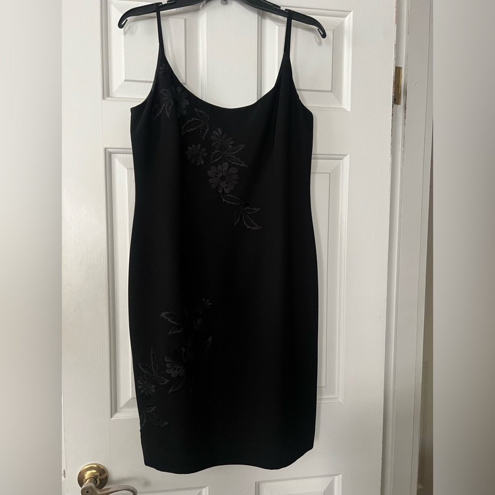 Donna Morgan size 10 petite black dress with beautiful flower embroidery